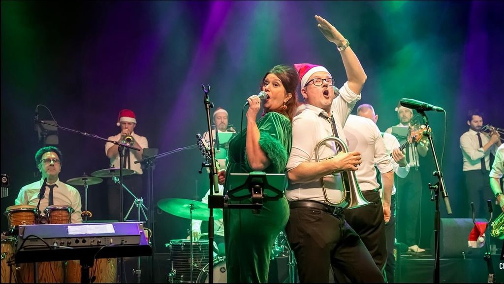Licks & Brains Funky Xmas ft. Mrs. Hips | JPA Christmas Special