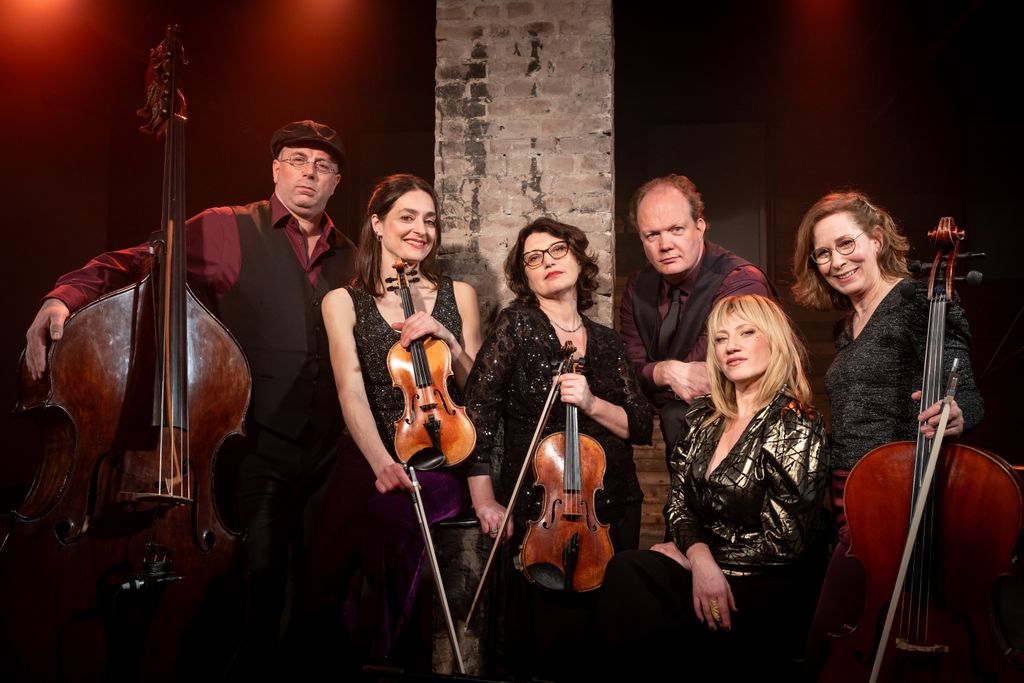 The Hague String Trio ft. Lucy Woodward